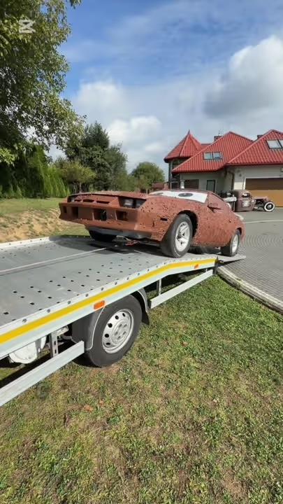 Prawdziwy transport samochodu na lawecie ChomiCars